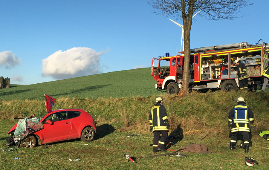 Schwerer Unfall Und Brand Fast Zeitgleich Zwei Feuerwehreinsatze